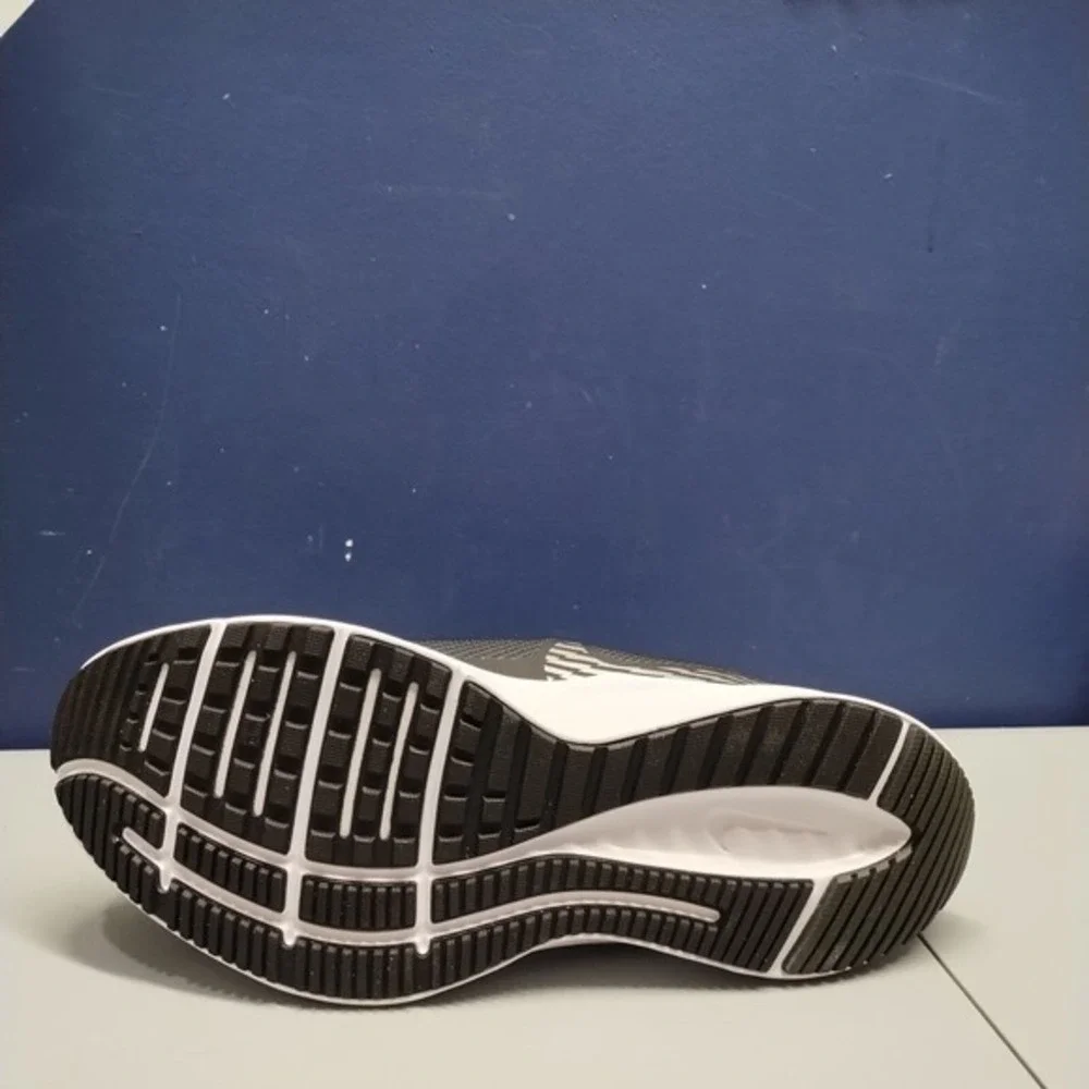 Nike number black